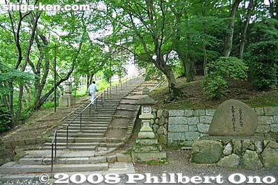 Steps leading to the Kannon-do Hall on a hill in the southern precinct of Miidera.
Keywords: shiga otsu miidera onjoji temple tendai buddhist sect