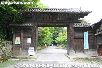 On the fringe of Miidera is Somon Gate 総門
Keywords: shiga otsu miidera onjoji temple tendai buddhist sect