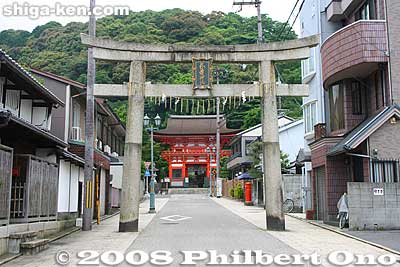 Next to Miidera temple's southern boundary is Nagara Shrine. The shrine is not part of Miidera, but it is often included in maps of Miidera temple. 長等神社
Keywords: shiga otsu nagara jinja shinto shrine
