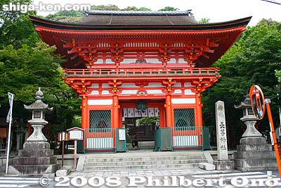 Built in 1905, gate of Nagara Jinja Shrine.
Keywords: shiga otsu nagara jinja shinto shrine