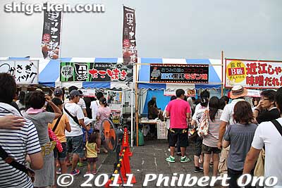 Long lines were the norm at most food booths lined along the lakefront.
Keywords: shiga otsu food festival gourmet b-class 