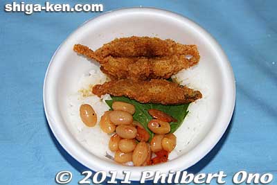 Fried fish and sweet beans over rice. Interesting combination.
Keywords: shiga otsu food festival gourmet b-class 