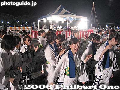 The festival's highlight is a local bon dance called Goshu Ondo. Also see the [url=http://www.youtube.com/watch?v=7BwflyUVpW8]video at YouTube.[/url]
Keywords: japan shiga otsu natsu matsuri summer festival