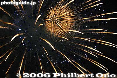 The final fireworks were half-dome explosions over the water. I missed it because I left early for the tiny train station on the Keihan Line.
Keywords: japan shiga otsu fireworks hanabi biwako summer