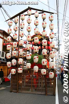 The first day of the festival has the floats parked and displayed on the streets and lit up at night. The first day of the festival is called Yoimiya. (This was Oct. 11, 2008.) 宵宮
Keywords: shiga otsu matsuri festival floats