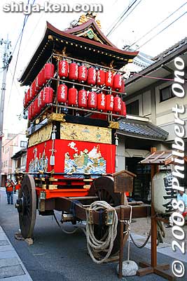 Daytime view. The distinguishing feature of Otsu Matsuri floats is that they have three wheels instead of four (as with Kyoto's Gion Matsuri).
Keywords: shiga otsu matsuri festival floats shigabestmatsuri