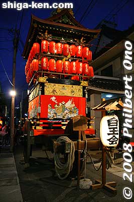 Nighttime view during Yoimiya at Otsu Matsuri. Yoimiya is similar to the one held during the Gion Matsuri in Kyoto. 宵宮
Keywords: shiga otsu matsuri festival floats 