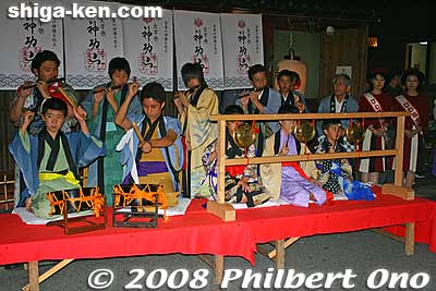 On the right were musicians from the Jingu Kogo-yama float. They performed separately, then together. Flutes, drums, and chimes.
Keywords: shiga otsu matsuri festival floats 