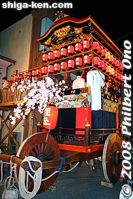 This float always heads the festival procession every year, while the other floats draw lots to determine their order in the procession.
Keywords: shiga otsu matsuri festival floats 