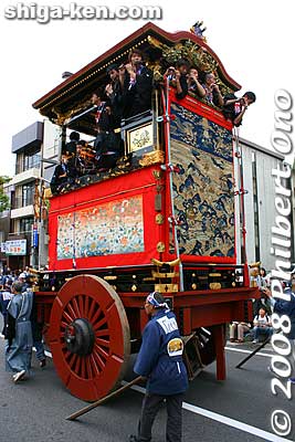 The floats are steered by men behind the wheels.
Keywords: shiga otsu matsuri festival floats 