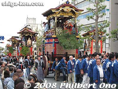 On with the procession.
Keywords: shiga otsu matsuri festival floats 