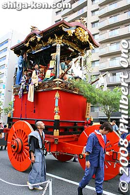 The Jingu Kogo-yama float has vermillion-painted wheels. It was also the last float in this year's procession.
Keywords: shiga otsu matsuri festival floats 