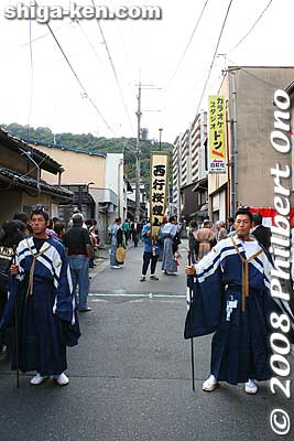 Toward the end of the route is an even narrower road. This is where I photographed and shot videos of all the floats and all the karakuri performances.
Keywords: shiga otsu matsuri festival floats