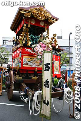 The ninth float is Shakkyo-zan. 石橋山／湊町
Keywords: shiga otsu matsuri festival floats
