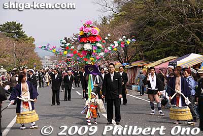 Flower Procession, Sanno-sai Festival. There are two escorts wearing ceremonial aprons and they drag a wand over the road. 
Keywords: shiga otsu sanno sai matsuri festival 