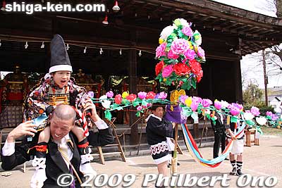 The Flower Procession ends at the Yomiya-jo where they bless the child in front of the mikoshi. This Flower Procession ceremony costs the proud, doting parents big bucks.
Keywords: shiga otsu sanno sai matsuri festival 