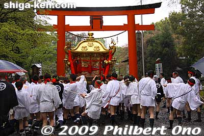 神輿神幸
Keywords: shiga otsu sanno-sai matsuri festival 