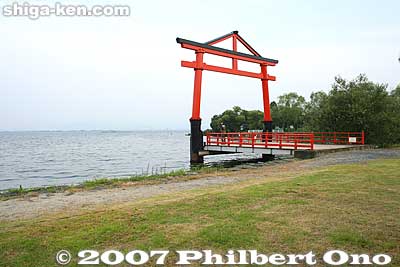 Hiyoshi Taisha torii on the shore of Lake Biwa. This is not where they load the boat with the mikoshi.
Keywords: shiga otsu sanno-sai matsuri festival 