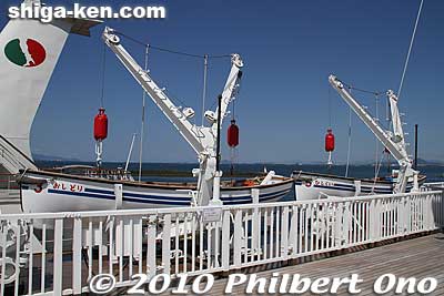 More cutter boats. They accommodate ten kids and two adults. They use these boats only in calm waters. カッター艇
Keywords: shiga otsu uminoko floating school boat ship lake biwako 