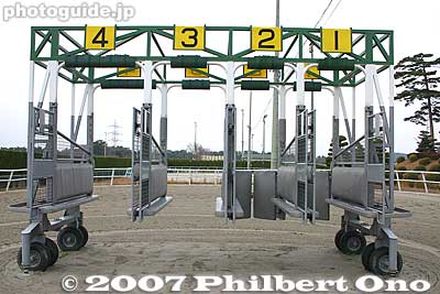Starting gates. The left gate has the largest width for beginner horses until they can get used to the narrow gates on the right. Some horses refuse to leave the gate.
Keywords: shiga ritto jra training center horse race racing thoroughbred