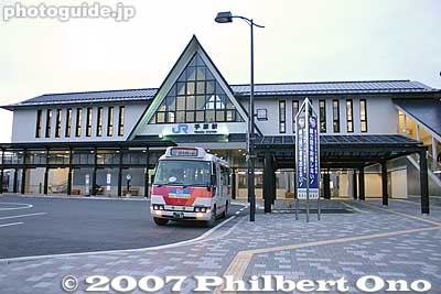 Tehara Station on the JR Kustatsu Line. 手原駅 [url=http://goo.gl/maps/3BY2Y]MAP[/url]
Keywords: shiga ritto train station