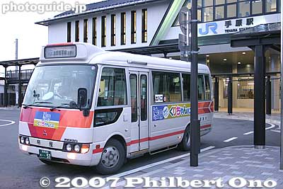 Kuri-chan bus in front of Tehara Station.
Keywords: shiga ritto train station