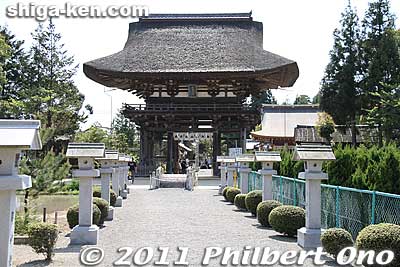 Thatched-roof gate 茅葺きの楼門
Keywords: shiga ryuo-cho ryuou namura shrine jinja