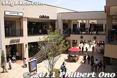 There are two levels running in a slim rectangle.
Keywords: shiga ryuo mitsui outlet mall shopping