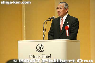 A representative for Mekata Makoto, Chairman of the Shiga Prefecture City Mayors' Association and also the mayor of Otsu.
Keywords: 2007 shiga kenjinkai international convention otsu prince hotel