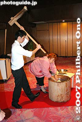 Mochi-tsuki 餅つき大会
Keywords: shiga kenjinkai tokyo 2007 new year party