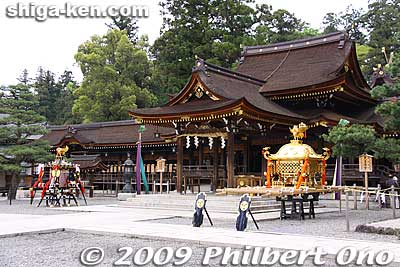 Two mikoshi portable shrines in front of the shrine await action. [url=http://goo.gl/maps/NVnh1]MAP[/url]
Keywords: shiga taga-cho taisha matsuri festival shrine