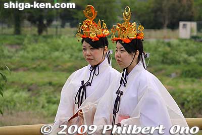 Shrine maiden dancers. 舞女
Keywords: shiga taga-cho taisha matsuri festival horses 