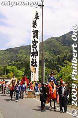 Before 1 pm, people started preparing for the procession back to Taga Taisha.
Keywords: shiga taga-cho taisha matsuri festival shrine  