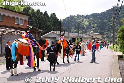The procession is ready to head back by 1 pm.
Keywords: shiga taga-cho taga matsuri festival taisha horses 
