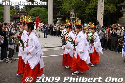 Shrine maiden dancers.
Keywords: shiga taga-cho taga matsuri festival taisha horses