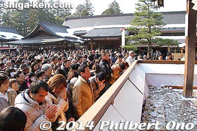 The shrine name means, "Many Felicitations," hence its popularity during New Year's.
Keywords: shiga taga taisha shrine new year hatsumode matsuri01