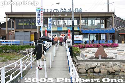 Outdated photo: Arriving Imazu Port. This old port building was replaced by new building in March 2020. [url=http://goo.gl/maps/hXDWy]MAP[/url]
Keywords: shiga prefecture takashima city imazu imazucho lake biwa