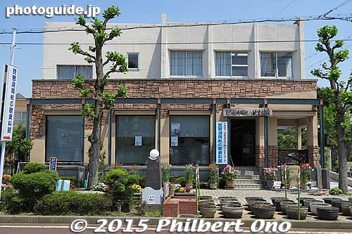 The old Biwako Shuko no Uta Shiryokan (Lake Biwa Rowing Song Museum), dedicated to the Lake Biwa Rowing Song, Shiga's most famous song. 琵琶湖周航の歌資料館 [url=http://goo.gl/maps/AuJM8]MAP[/url]
This old museum closed in March 2020, and moved to the Imazu-Higashi Community Center on April 1, 2020. Museum photos on this page show the old museum.
Photos of the new museum is here: [url=https://shiga-ken.com/blog/2022/01/lake-biwa-rowing-song-museum/]https://shiga-ken.com/blog/2022/01/lake-biwa-rowing-song-museum/[/url]

In June 1917, a song called [i]Biwako Shuko no Uta[/i] (Lake Biwa Rowing Song) was composed by college student Taro Oguchi during a boat rowing trip around Lake Biwa. He was a member of the rowing club at Dai-san High School (now Kyoto University). He composed it in [url=http://photoguide.jp/pix/thumbnails.php?album=127]Imazu, Shiga Prefecture[/url] during the second night of the trip.
Keywords: shiga takashima imazu lake biwa rowing song