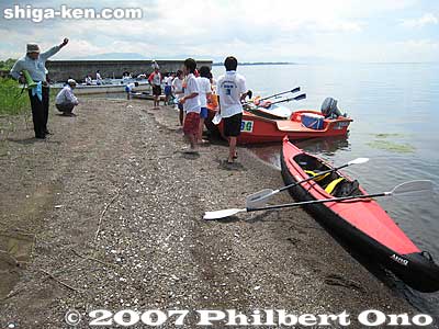 Rowers changed boats. Those without a rowing boat were transported on the fishing boats.
Keywords: shiga takashima imazu junior high school rowing club lake biwa