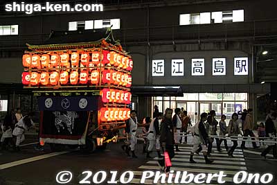 Omizo Matsuri float passing by Omi-Takashima Station.
Keywords: shiga takashima omizo matsuri festival float 