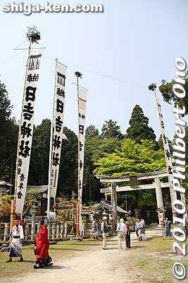 Hiyoshi Jinja Shrine. [url=http://goo.gl/maps/ucZEi]MAP[/url]
Keywords: shiga takashima omizo matsuri festival float