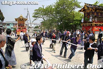 All the Omizo Matsuri hikiyama arrived in succession as they ran each time. Also see my [url=http://www.youtube.com/watch?v=110DRdk9c5s]video at YouTube[/url].
Keywords: shiga takashima omizo matsuri5 festival float shigabestmatsuri