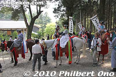 Eight horses waiting.
Keywords: shiga takashima shichikawa matsuri festival 