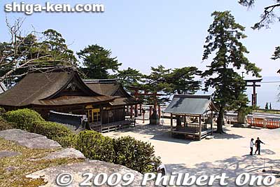 Looking toward Lake Biwa.
Keywords: shiga takashima takashima-cho shirahige shinto shrine 