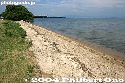 The sand is not as nice.
Keywords: shiga takashima takashima-cho lake biwa beach shore water