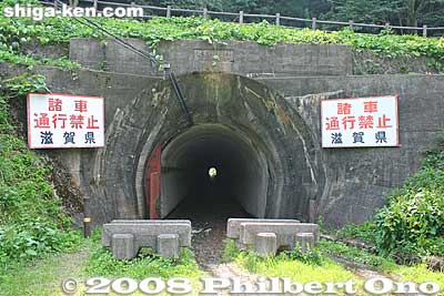 Entrance to the second water tunnel. This is much larger, large enough for a car to pass through. No longer used as a water drainage tunnel. We could easily walk through this tunnel.
Keywords: shiga nagahama takatsuki-cho nishino water tunnel
