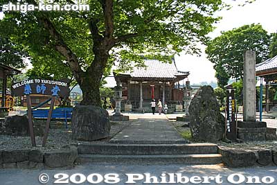 Nishino Yakushido Kannon-do Hall is in western Takatsuki. Noted for two Kannon statues which are Important Cultural Properties. 西野薬師観音堂 [url=http://goo.gl/maps/a6r8s]MAP[/url]
Keywords: shiga nagahama takatsuki-cho kannon buddhist temple