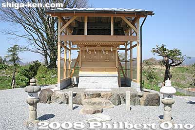 Mizuhiki Shrine near the Takawa River Culvert. 水引神社
Keywords: shiga nagahama torahime takawa culvert river