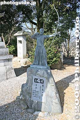 Statue of a Japanese archer at Yaai Shrine, Toragozen-yama. 矢愛神社
Keywords: shiga nagahama torahime kohoku mountain toragozen-yama shrine sculpture