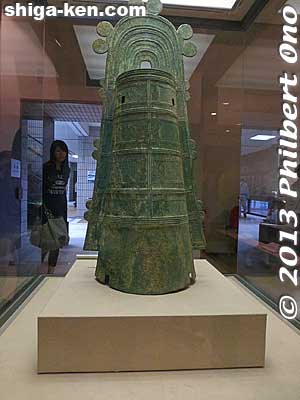 Japan's largest dotaku bronze bell on special display at Dotaku Museum in Yasu, Shiga. This bell was used as a religious ceremonial piece rather than as a real bell.
Keywords: shiga yasu dotaku museum bronze bell